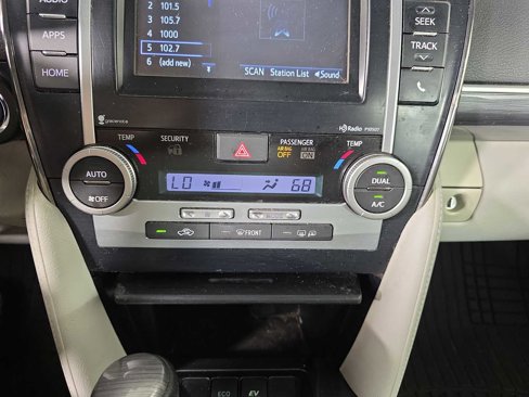 Used 2014 Toyota Camry XLE image 17