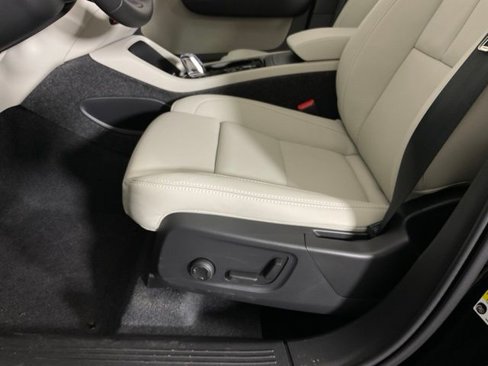 New 2025 Volvo XC40 B5 Plus w/ Protection Package Premier image 33