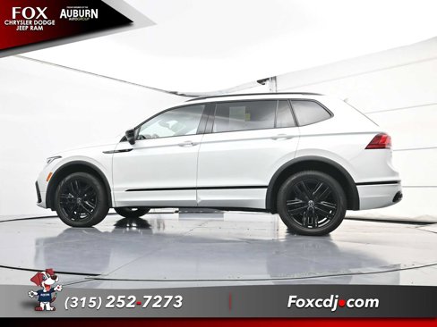Used 2022 Volkswagen Tiguan SE R-Line image 20