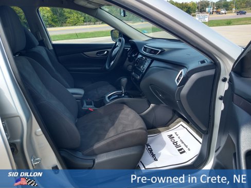 Used 2016 Nissan Rogue SV image 4