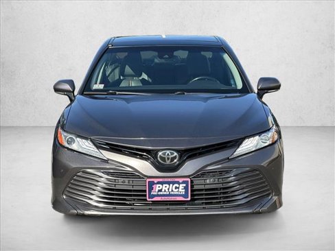 Used 2018 Toyota Camry XLE image 2