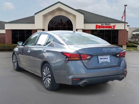 Used 2023 Nissan Altima 2.5 SV w/ SV Premium Package image 3