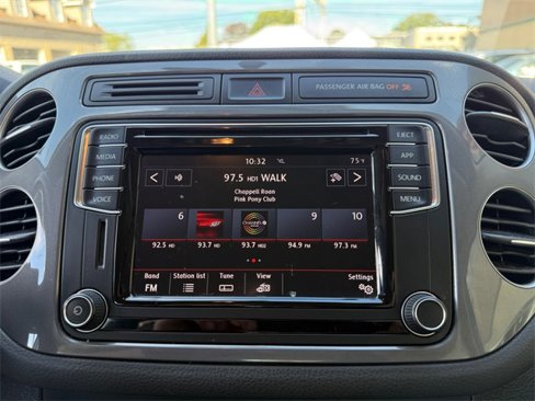 Used 2017 Volkswagen Tiguan Limited w/ Premium Package image 18
