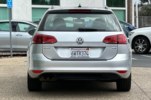 Used 2016 Volkswagen Golf Limited Edition image 5
