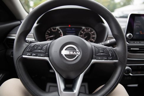 Used 2024 Nissan Altima 2.5 SV image 10