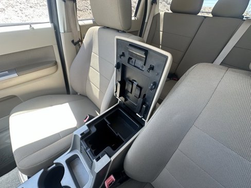 Used 2010 Ford Escape XLT image 16