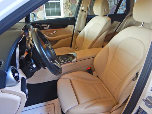 Used 2021 Mercedes-Benz GLC 300 4MATIC w/ Premium Package image 11