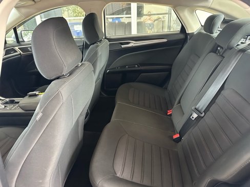Used 2020 Ford Fusion SE image 25