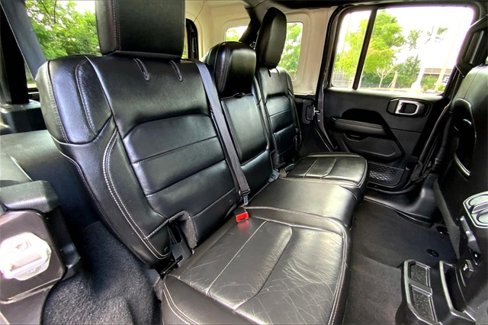 Used 2018 Jeep Wrangler Unlimited Sahara image 25