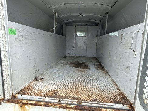 Used 2005 Chevrolet Express 3500 image 17