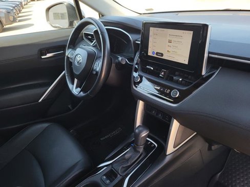 Used 2023 Toyota Corolla Cross XLE image 12