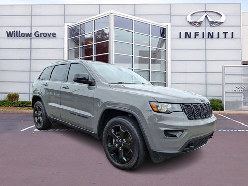Used 2019 Jeep Grand Cherokee Laredo image 1