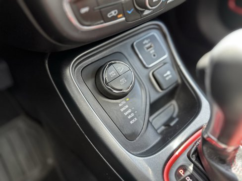 Used 2020 Jeep Compass Trailhawk image 29