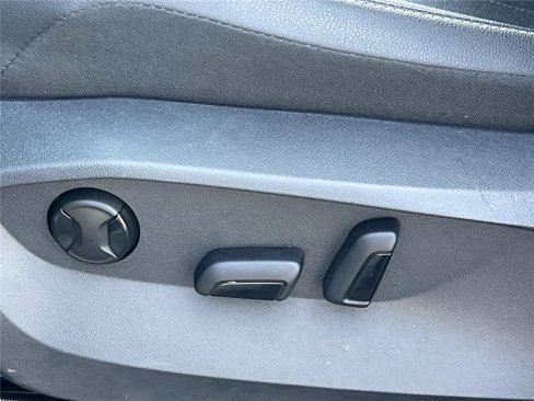 Used 2022 Volkswagen Tiguan SE w/ Panoramic Sunroof Package image 19