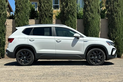 Used 2022 Volkswagen Taos SEL w/ Panoramic Sunroof Package image 3