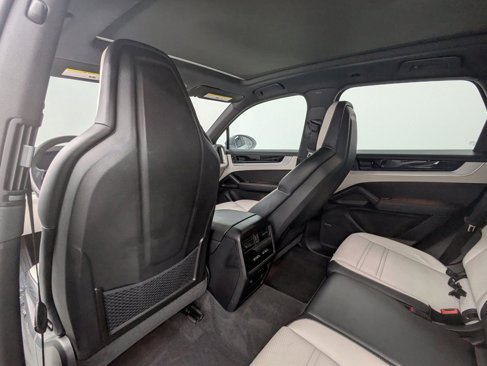 Certified 2024 Porsche Cayenne image 19