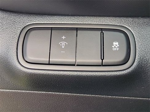 Used 2024 Hyundai Venue SEL image 21