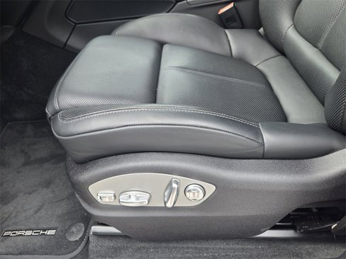 Certified 2024 Porsche Macan Turbo image 26