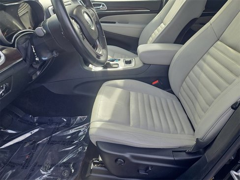 Used 2018 Jeep Grand Cherokee Limited image 35