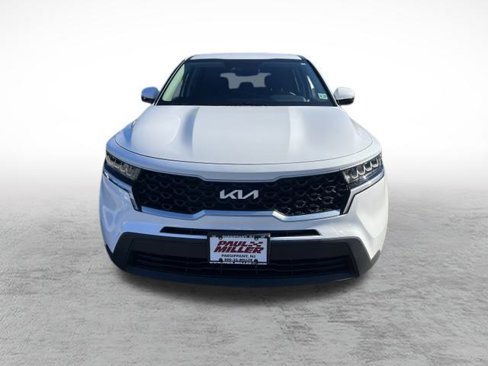 Used 2022 Kia Sorento LX image 2