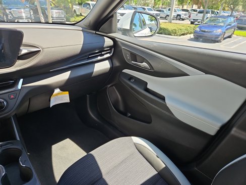 New 2025 Buick Envista Preferred image 11