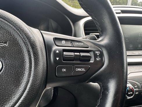 Used 2017 Kia Sorento LX w/ LX Convenience Package image 11