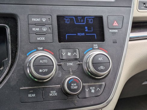 Used 2015 Toyota Sienna XLE Premium image 15