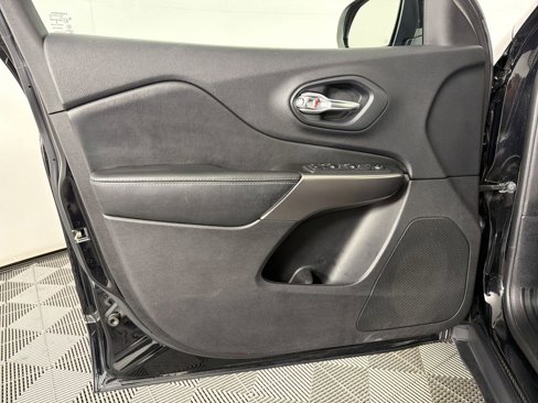 Used 2020 Jeep Cherokee Latitude image 8