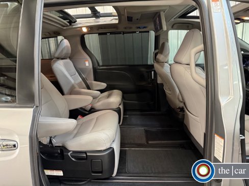 Used 2018 Toyota Sienna Limited Premium image 17