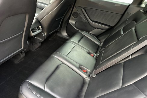Used 2022 Tesla Model Y Long Range image 10