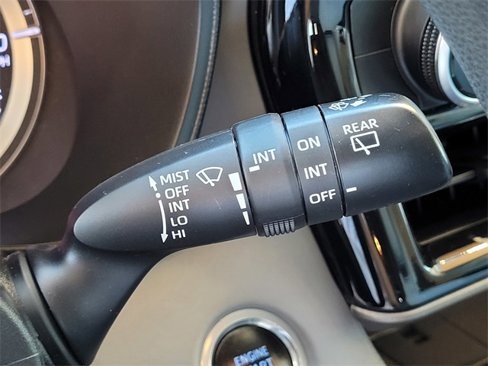 Used 2021 Toyota Highlander L image 31