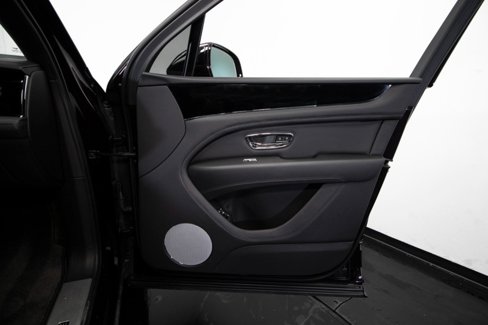 Used 2022 Bentley Bentayga image 48