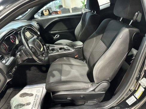 Used 2016 Dodge Challenger SXT image 17