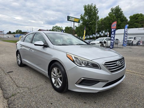 Used 2017 Hyundai Sonata SE image 3