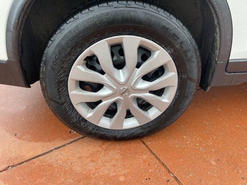 Used 2020 Nissan Rogue S image 16