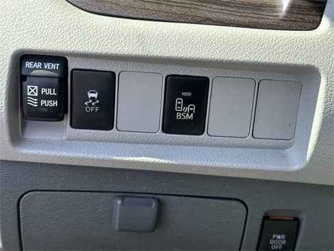 Used 2016 Toyota Sienna XLE image 19