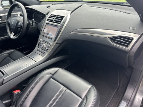 Used 2020 Lincoln MKZ w/ Convenience Package image 12