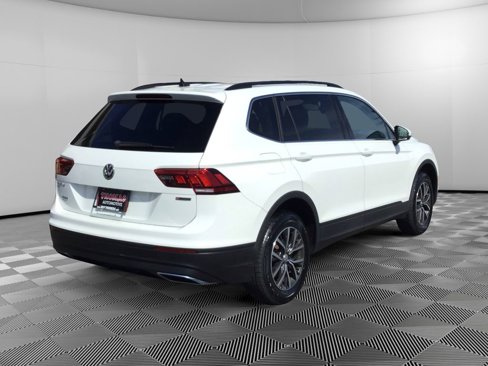 Used 2019 Volkswagen Tiguan SE w/ Panoramic Sunroof Package image 7
