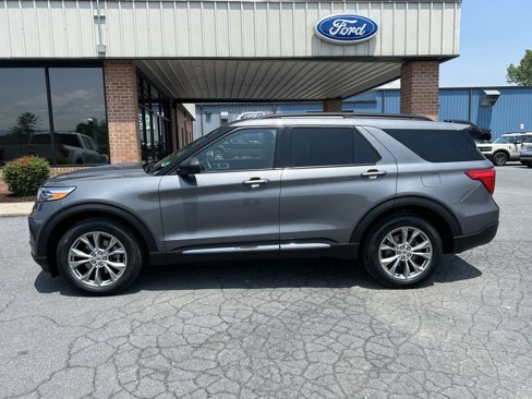 Used 2022 Ford Explorer XLT w/ Equipment Group 202A image 1