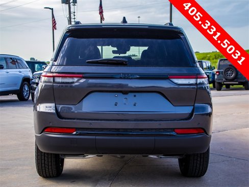 New 2025 Jeep Grand Cherokee Altitude image 9