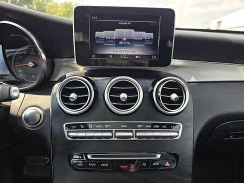 Used 2019 Mercedes-Benz GLC 300 4MATIC image 30