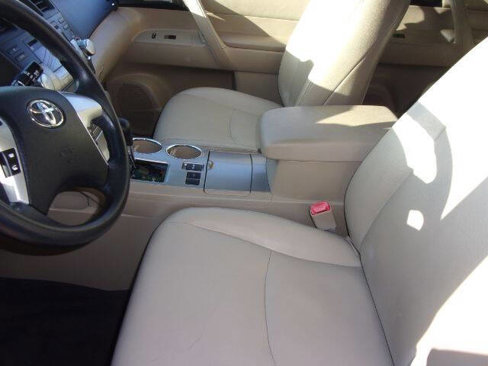 Used 2012 Toyota Highlander FWD image 10