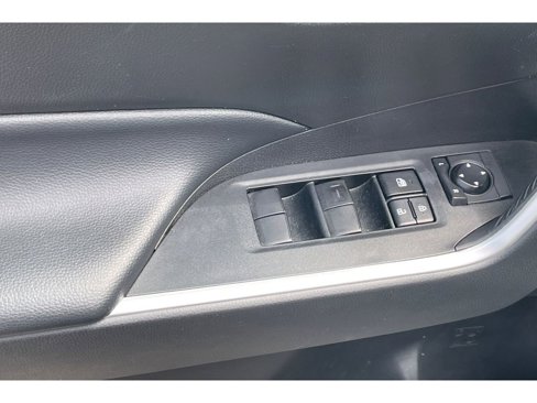 Used 2022 Toyota RAV4 LE image 11
