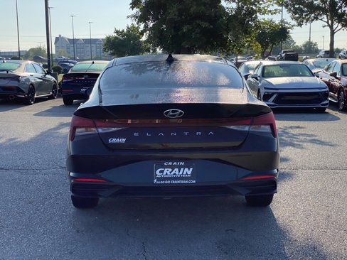 Used 2023 Hyundai Elantra SE image 6