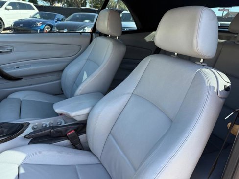 Used 2010 BMW 135i Convertible image 10