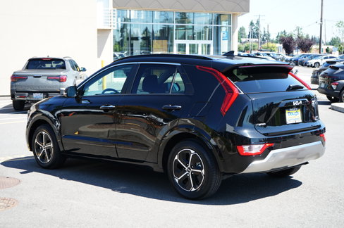 Used 2023 Kia Niro SX image 6