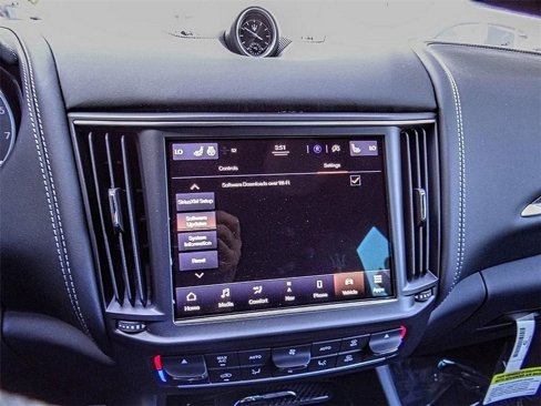 New 2023 Maserati Levante Modena image 9