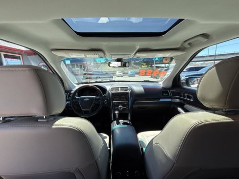 Used 2016 Ford Explorer Platinum image 17