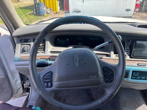 Used 1997 Lincoln Town Car Signature image 13
