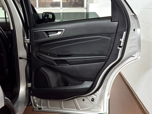 Used 2019 Ford Edge Titanium image 34